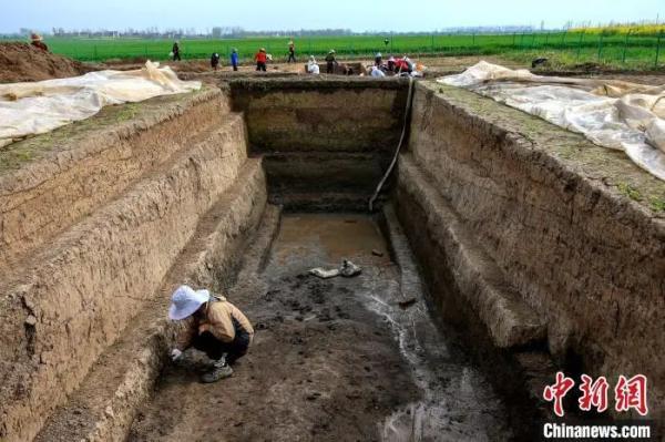 藏不住了 襄阳发掘出一段古城墙和护城河（襄阳发掘出一段古城墙和护城河）(2)